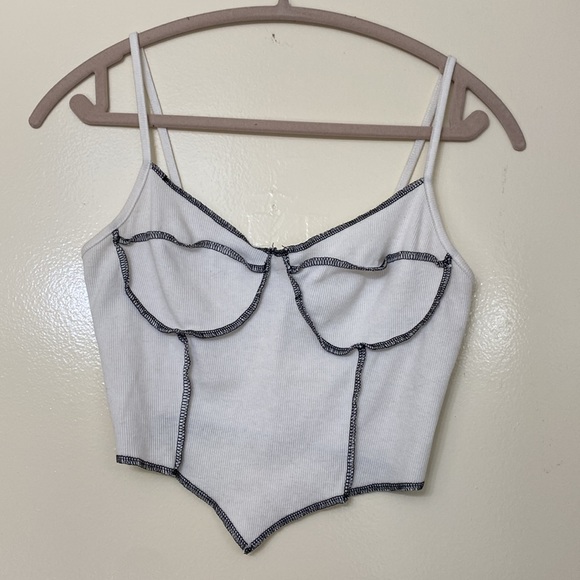 SHEIN White and Black Contrast Stitch Crop Top - Picture 2 of 3